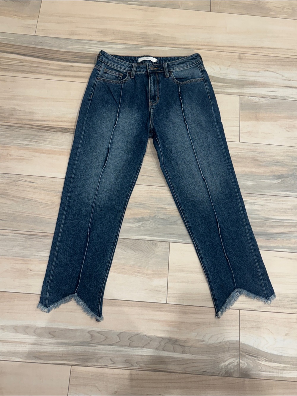 Women’s Hidden Seam Detail Frayed Hem Jeans | Size 29